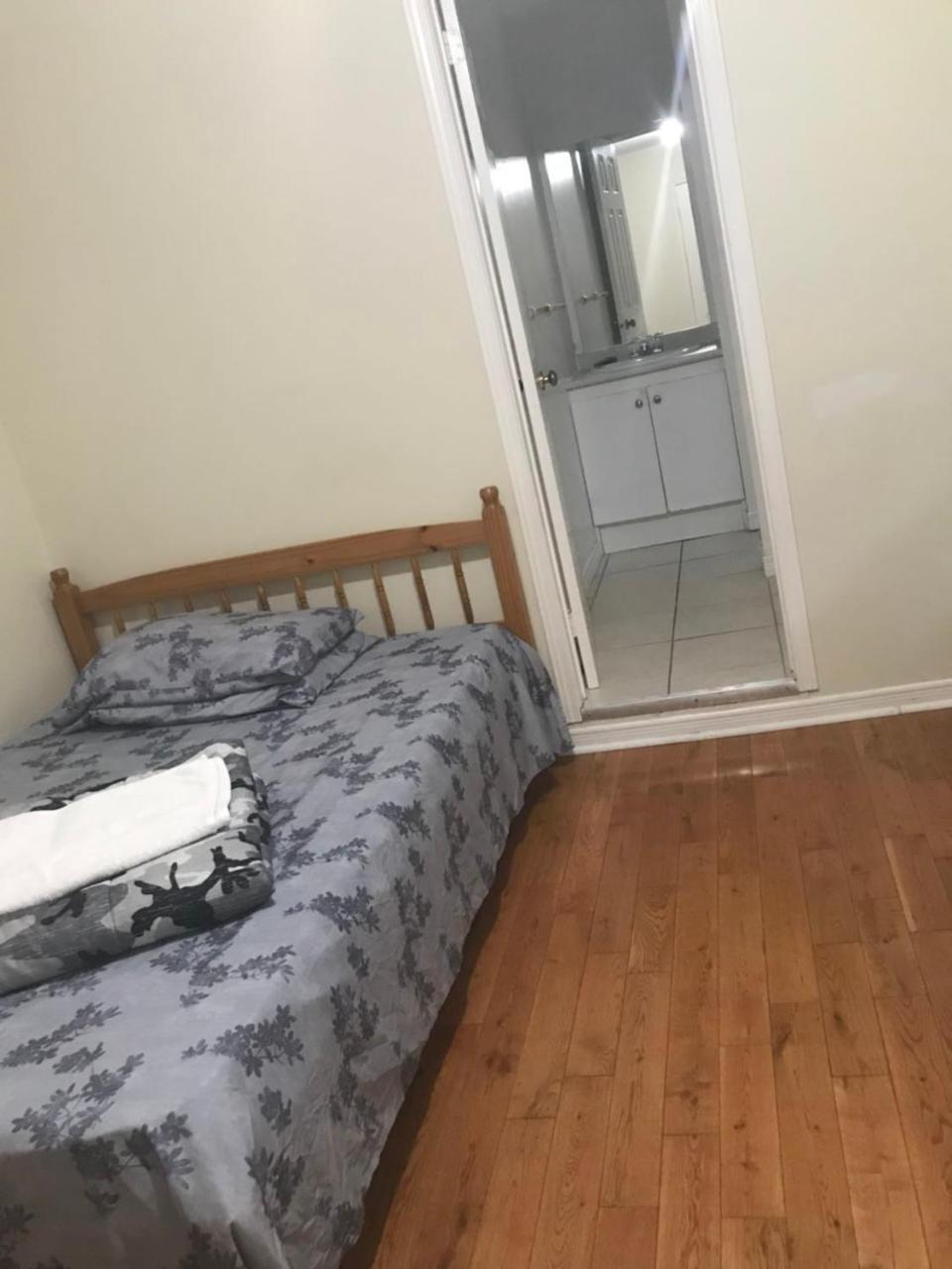 Monthly University Apartment-Elizabeth トロント エクステリア 写真