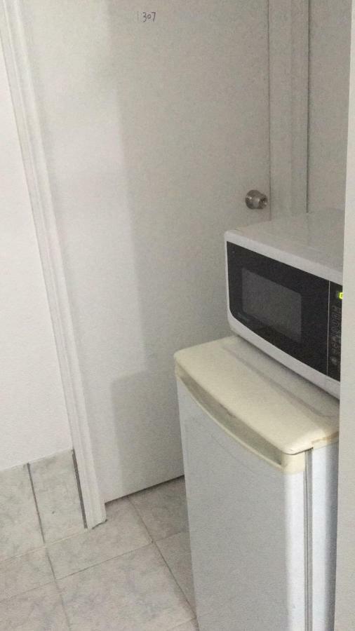 Monthly University Apartment-Elizabeth トロント エクステリア 写真
